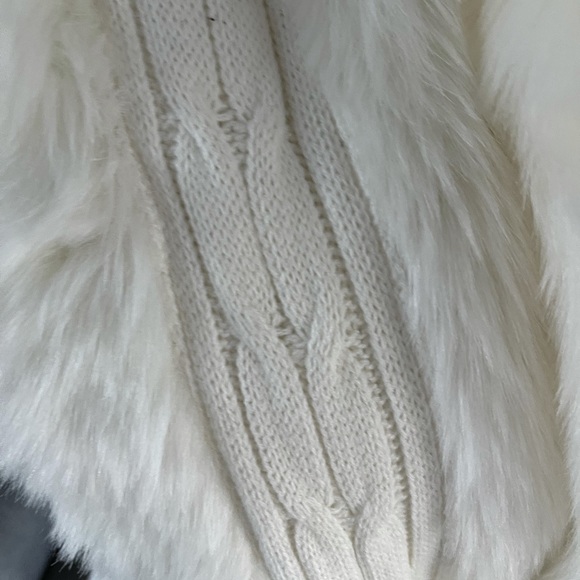 XOXO Fur detailed sweater vest - Picture 3 of 5